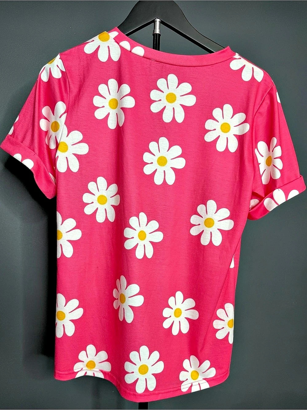 Hot pink with daisy floral short sleeve tee Small